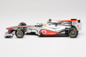 McLaren MP4-26 Mercedes #3 L. Hamilton Vodafone McLaren Showcar F1 2011 Minichamps 1:18 530111873 Метал — снимка 3 от 7