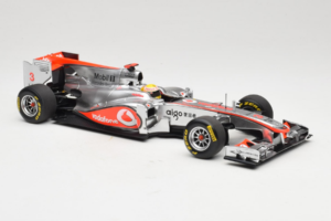 McLaren MP4-26 Mercedes #3 L. Hamilton Vodafone McLaren Showcar F1 2011 Minichamps 1:18 530111873 Метал — снимка 4 от 7
