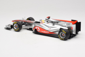 McLaren MP4-26 Mercedes #3 L. Hamilton Vodafone McLaren Showcar F1 2011 Minichamps 1:18 530111873 Метал — снимка 5 от 7