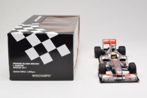 McLaren MP4-26 Mercedes #3 L. Hamilton Vodafone McLaren Showcar F1 2011 Minichamps 1:18 530111873 Метал — снимка 7 от 7