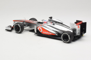 McLaren MP4-28 Mercedes #5 J. Button Vodafone McLaren F1 2013 Minichamps 1:18 530131805 Метал — снимка 5 от 7