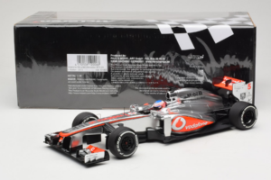 McLaren MP4-28 Mercedes #5 J. Button Vodafone McLaren F1 2013 Minichamps 1:18 530131805 Метал — снимка 6 от 7