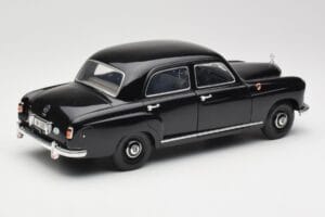 Mercedes 180 W120 Ponton Черен Revell 1:18 08973 Метал — снимка 3 от 8