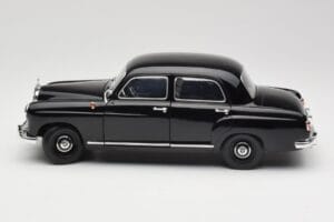 Mercedes 180 W120 Ponton Черен Revell 1:18 08973 Метал — снимка 4 от 8
