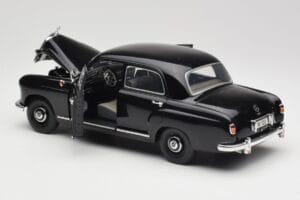 Mercedes 180 W120 Ponton Черен Revell 1:18 08973 Метал — снимка 5 от 8