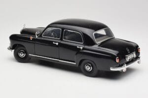 Mercedes 180 W120 Ponton Черен Revell 1:18 08973 Метал — снимка 7 от 8