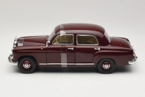 Mercedes 180 Ponton Тъмночервен Revell 1:18 08876 Метал — снимка 3 от 6
