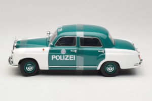 Mercedes 180 Ponton Polizei Revell 1:18 08863 Метал — снимка 3 от 6