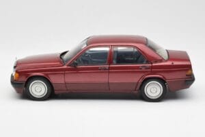 Mercedes 190E W201 2.0 Червен Dealer Edition AUTOart 1:18 B66040383 Метал — снимка 4 от 8