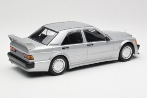 Mercedes 190E 2.5-16 EVO 1 W201 Сребрист Minichamps 1:18 155036001 Метал — снимка 2 от 6