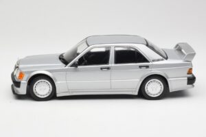 Mercedes 190E 2.5-16 EVO 1 W201 Сребрист Minichamps 1:18 155036001 Метал — снимка 3 от 6