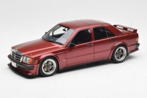 Mercedes 190E 2.5-16 W201 RAUH-Welt Republik Червен Otto 1:18 OT1083 Смола