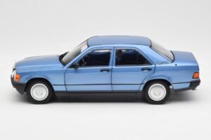 Mercedes 190E W201 Diamond Син Дилърско Издание Norev 1:18 B66040661 Метал — снимка 4 от 8