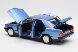 Mercedes 190E W201 Diamond Син Дилърско Издание Norev 1:18 B66040661 Метал — снимка 5 от 8
