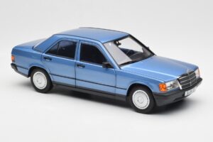 Mercedes 190E W201 Diamond Син Дилърско Издание Norev 1:18 B66040661 Метал — снимка 6 от 8