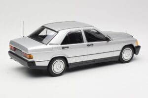 Mercedes 190E W201 Сребрист Minichamps 1:18 155037004 Метал — снимка 2 от 6