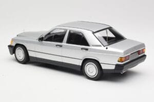 Mercedes 190E W201 Сребрист Minichamps 1:18 155037004 Метал — снимка 5 от 6