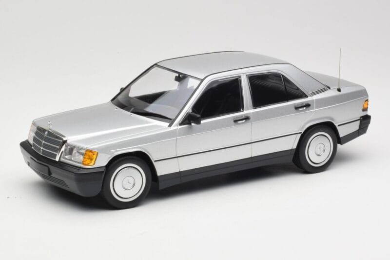 Mercedes 190E W201 Сребрист Minichamps 1:18 155037004 Метал