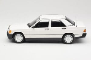 Mercedes 190E W201 Бял Minichamps 1:18 155037002 Метал — снимка 3 от 6