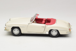 Mercedes 190SL Бял Maisto 1:18 50274 Метал — снимка 4 от 8