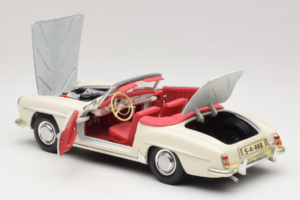 Mercedes 190SL Бял Maisto 1:18 50274 Метал — снимка 5 от 8