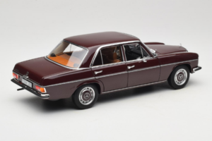 Mercedes 200 W115 Тъмночервенокафяв Norev 1:18 183778 Метал — снимка 3 от 8