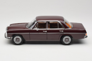 Mercedes 200 W115 Тъмночервенокафяв Norev 1:18 183778 Метал — снимка 4 от 8