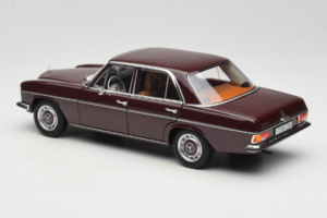 Mercedes 200 W115 Тъмночервенокафяв Norev 1:18 183778 Метал — снимка 7 от 8