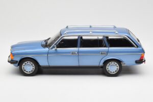 Mercedes 200 S123 T-Model Diamond Син Дилърско Издание Norev 1:18 B66040671 Метал — снимка 4 от 8
