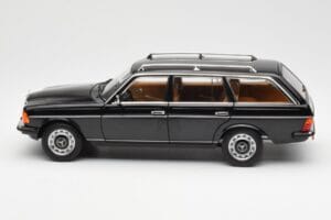 Mercedes 200 T S123 Черен Norev 1:18 183735 Метал — снимка 4 от 8