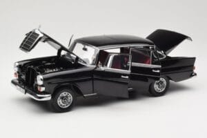 Mercedes 200 W110 Черен Norev 1:18 183574 Метал — снимка 2 от 8