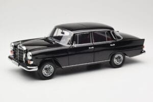Mercedes 200 W110 Черен Norev 1:18 183574 Метал