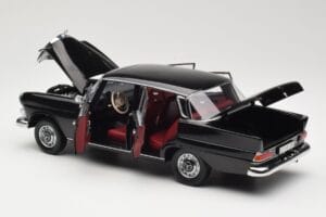 Mercedes 200 W110 Черен Norev 1:18 183574 Метал — снимка 5 от 8