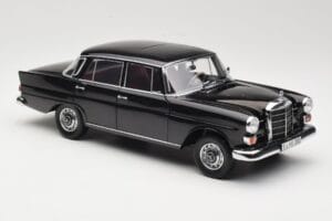 Mercedes 200 W110 Черен Norev 1:18 183574 Метал — снимка 6 от 8