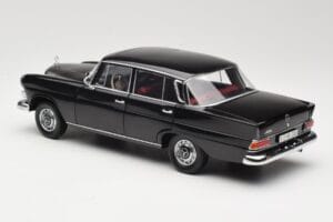 Mercedes 200 W110 Черен Norev 1:18 183574 Метал — снимка 7 от 8