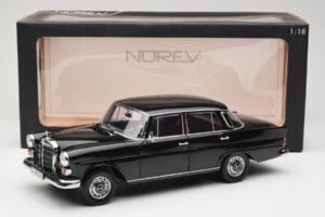 Mercedes 200 W110 Черен Norev 1:18 183574 Метал — снимка 8 от 8