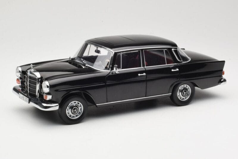 Mercedes 200 W110 Черен Norev 1:18 183574 Метал