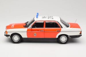 Mercedes 200 W123 Линейка Бял Norev 1:18 183834 Метал — снимка 7 от 8