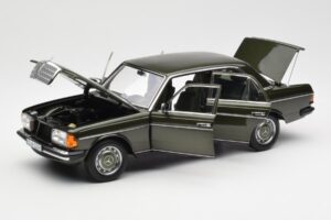 Mercedes 200 W123 Cypress Зелен Металик Дилърско Издание Norev 1:18 B66040654 Метал — снимка 2 от 8