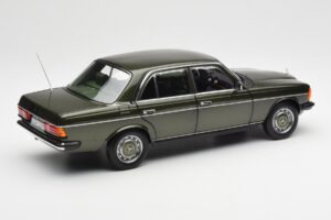 Mercedes 200 W123 Cypress Зелен Металик Дилърско Издание Norev 1:18 B66040654 Метал — снимка 3 от 8
