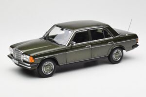 Mercedes 200 W123 Cypress Зелен Металик Дилърско Издание Norev 1:18 B66040654 Метал