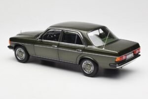 Mercedes 200 W123 Cypress Зелен Металик Дилърско Издание Norev 1:18 B66040654 Метал — снимка 7 от 8