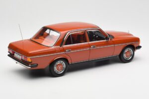 Mercedes 200 W123 English Червен Дилърско Издание Norev 1:18 B66040653 Метал — снимка 3 от 8