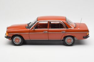 Mercedes 200 W123 English Червен Дилърско Издание Norev 1:18 B66040653 Метал — снимка 4 от 8