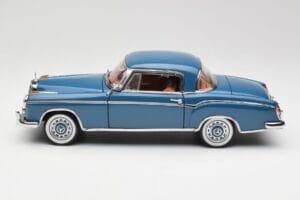 Mercedes 220 SE W128 Син Sun Star 1:18 3561 Метал — снимка 4 от 8