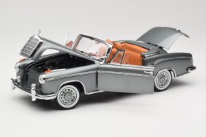 Mercedes 220 SE W128 Кабриолет Grey Metallic Sun Star 1:18 3352-M1 Метал — снимка 2 от 8