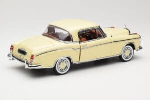Mercedes 220 SE W128 Coupe Бежов Sun Star 1:18 3562 Метал — снимка 3 от 8