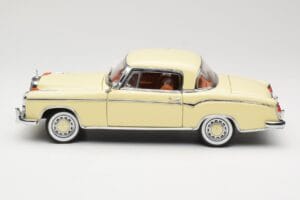 Mercedes 220 SE W128 Coupe Бежов Sun Star 1:18 3562 Метал — снимка 4 от 8