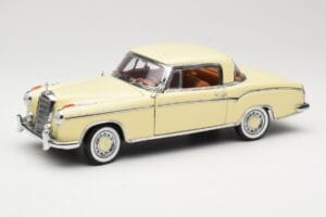 Mercedes 220 SE W128 Coupe Бежов Sun Star 1:18 3562 Метал
