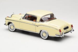 Mercedes 220 SE W128 Coupe Бежов Sun Star 1:18 3562 Метал — снимка 7 от 8